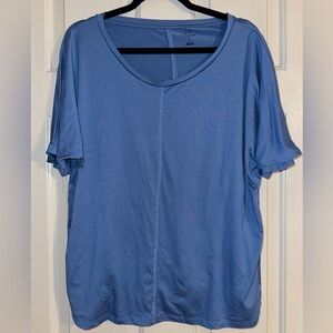 Beautiful blue Halston studio short sleeve top

Medium

Excellent shape